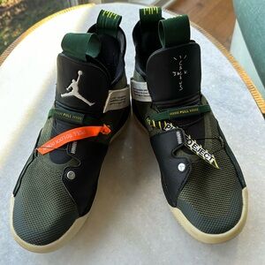 Nike Air Jordan XXXIII men’s cactus Jack tennis shoe. Size 8.5